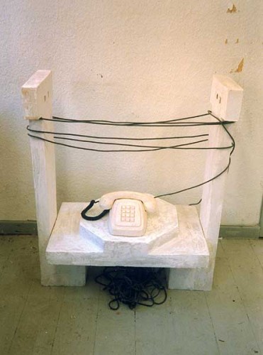 Fotograf: Eget foto
Værk  titel: Strange Connections II 
Værk  type: Skulptur 
Materiale: Gips og ledning 
Færdiggjort: 1995 
