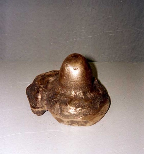 Fotograf: Eget foto
Værk  titel: Kosmos af Kaos 
Værk  type: Skulptur 
Materiale: Bronze 
Størrelse: 12 x 12 x 12 cm 
Færdiggjort: 2000 