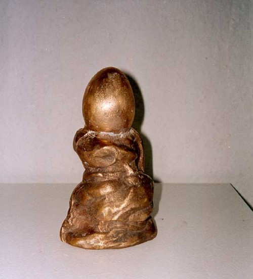 Fotograf: Eget foto
Værk  titel: Kosmos af Kaos 
Værk  type: Skulptur 
Materiale: Bronze 
Størrelse: 18 x 10 x 10 cm 
Færdiggjort: 2000 