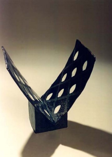 Fotograf: Eget foto
Værk  titel: Vinge 
Værk  type: Skulptur 
Materiale: Stentøj 
Størrelse: 45x30x30 cm 
Færdiggjort: 1992 