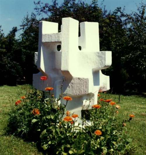 Fotograf: Eget foto
Værk  titel: Tulipanen 
Værk  type: Skulptur 
Materiale: Beton 
Størrelse: 140 cm 
Færdiggjort: 1991 
Placering: Privateje 