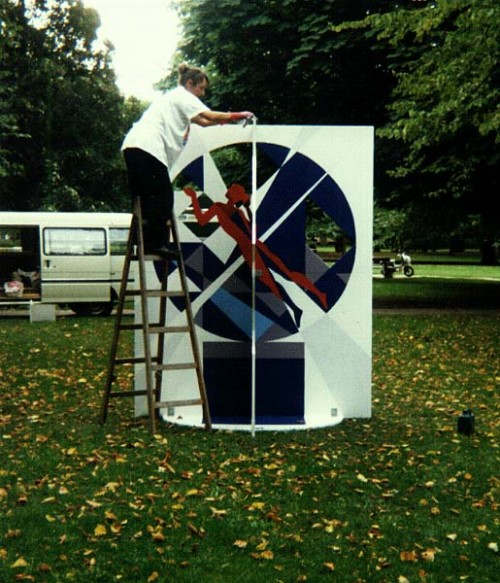 Fotograf: Eget foto
Værk  titel: Sprængning 
Værk  type: Skulptur 
Materiale: Træ, polycrom 
Størrelse: Ca. 230x200 cm 
Færdiggjort: 1992 