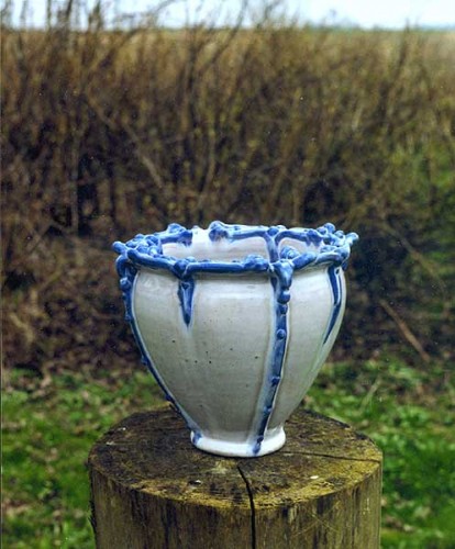 Fotograf: Eget foto
Værk  titel: Krukke 
Værk  type: Keramik 
Materiale: Lertøj 
Størrelse: 22 x 24 cm 
Færdiggjort: 2000 