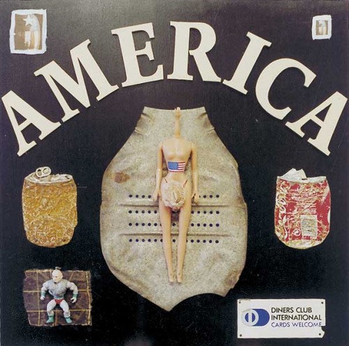 Fotograf: Henrik Lundøe
Værk  titel: Miss America 
Værk  type: Maleri 
Materiale: Acryl, collage og objekter 
Størrelse: 57,5 x 57,5 cm 
Færdiggjort: 2000 