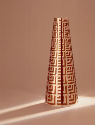 Fotograf: Eget foto
Værk  titel: Vase 
Værk  type: Sølvkorpus 
Materiale: Sølv og kobber 
Størrelse: H 24 cm 
Færdiggjort: 1991 
Placering: Victoria og Albert Museum, London 