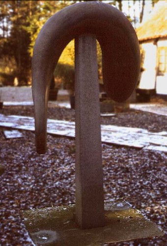 Fotograf: Eget foto
Værk  titel: Livskraft 
Værk  type: Skulptur 
Materiale: Bronze og granit 
Størrelse: 175x80x80 cm. 
Færdiggjort: 1988 