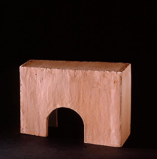 Fotograf: Erik Balle Povlsen
Værk  titel: HUS 
Værk  type: Keramisk skulptur 
Materiale: Keramik 
Størrelse: 17x25x12 cm 
Færdiggjort: 1997 