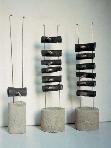 Fotograf: Eget foto
Værk  titel: Me and my friends 
Værk  type: Skulptur 
Materiale: Gummi, jern og beton 
Størrelse: 30 x 6 x 6 cm 
Færdiggjort: 2000 