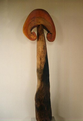 Fotograf: Eget foto
Værk  titel: Thors Hammer 
Værk  type: Skulptur 
Materiale: Eg og elm 
Størrelse: højde 180 cm. 
Færdiggjort: 1998 
Placering: Privat eje 