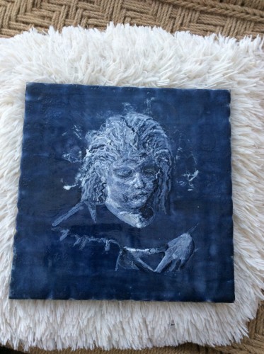 “Emilie”  30x30 cm Encaustic på træbund, mange tynde lag af varm bivoks malet på en bund af træ, se evt mere på min hjemmeside www.hellequentin.weebly.com