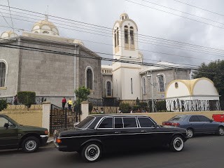 Basilica of Our Lady of the Angels, Cartago. COSTA RICA MERCEDES W123 300D LIMO