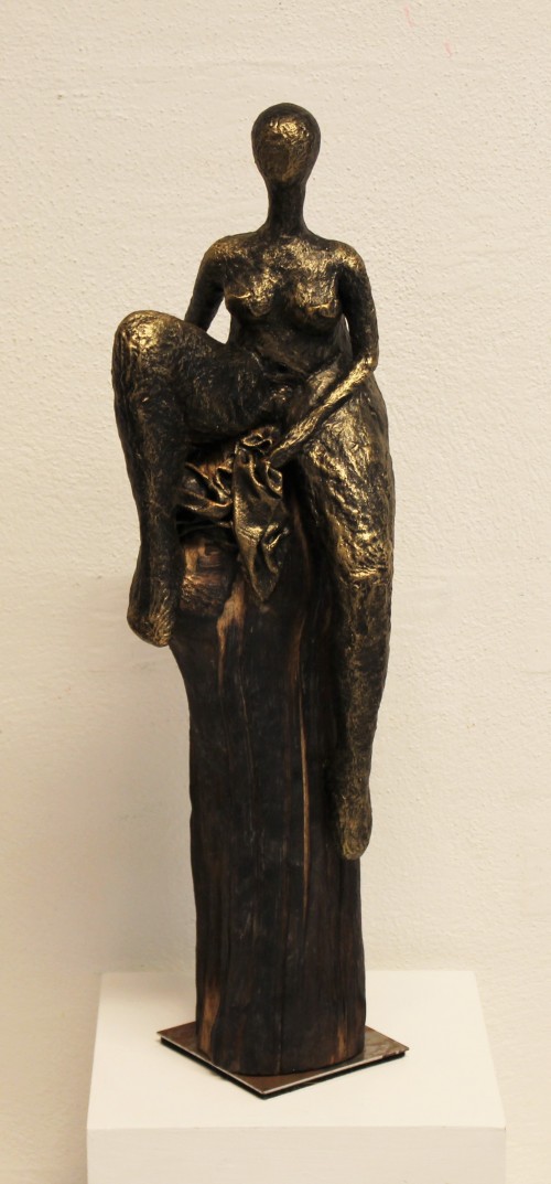 The inspiration for my sculptures comes from an old Faroese legend of the seal woman. More info: www.birgitkirke.dk
My sculptures are between 30 and 55 cm high.