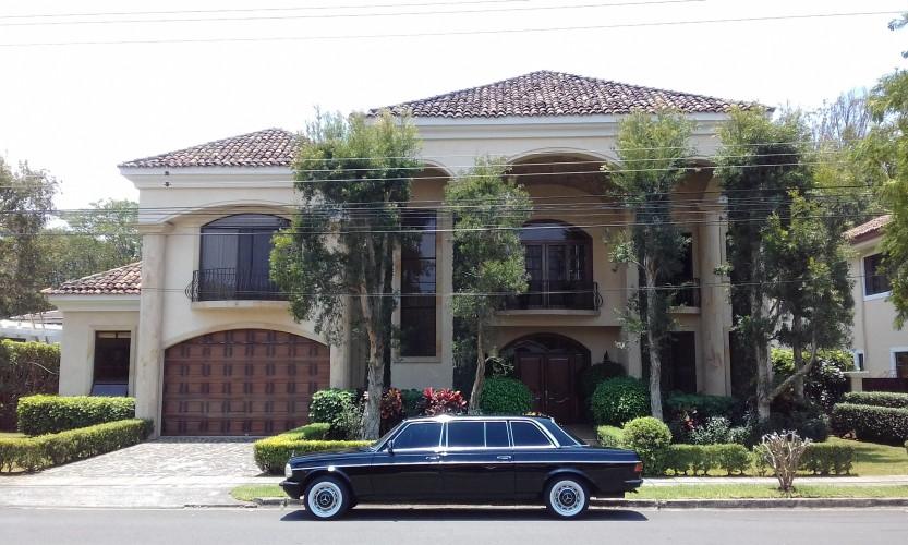 LARGE-MANSION-AND-LIMO-COST-RICA.jpg