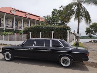 La Casa Fait, de Puntarenas. COSTA RICA MERCEDES LIMOUSINE TRANSPORTATION W123 LANG